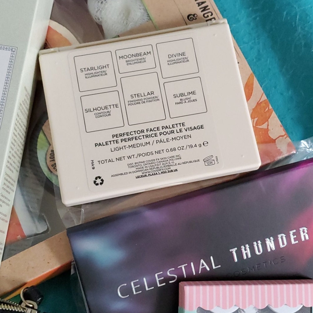 Beauty Bundle: Cover FX, Wander, Chella, Iconic - Picture 2 of 3